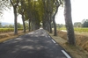 uma estrada solitária na França
