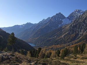 lago em Tirol sul, outono
