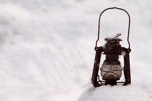 Lâmpada de parafina na neve