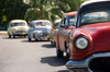 cinco carros clássicos cubanos